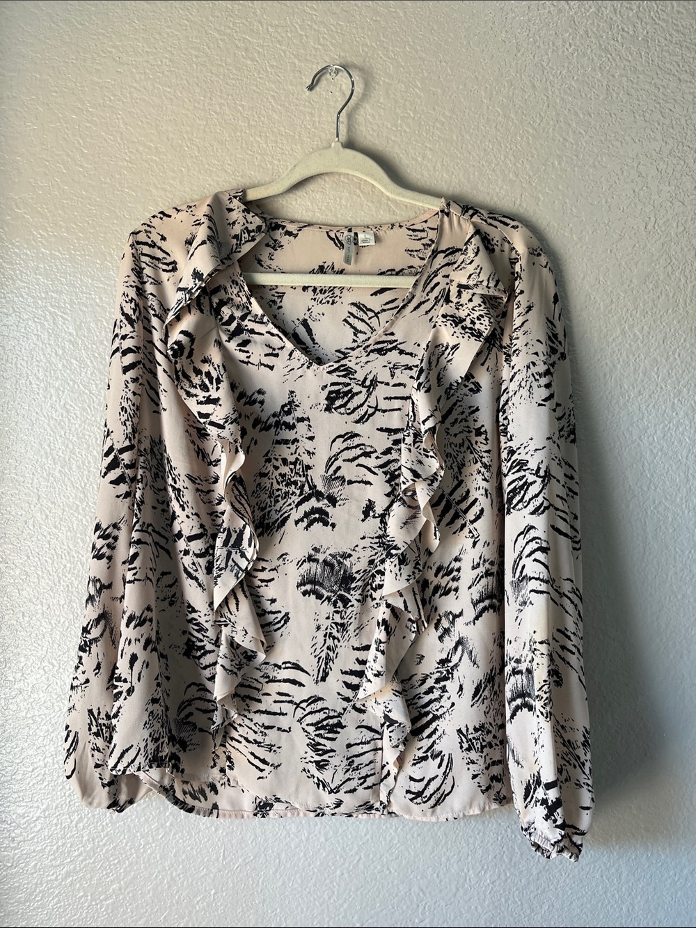 Cato Blush Black Ruffle V-Neck Printed Blouse Sz L Office Career Chic TC0213
